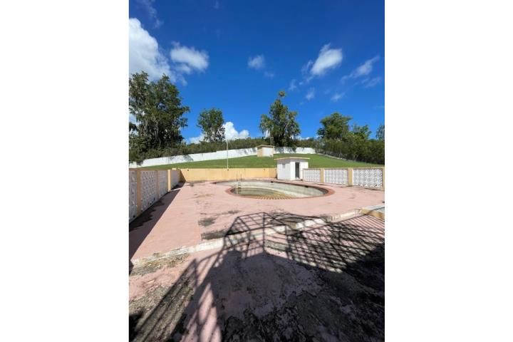 Calle Monte Britton Juana Diaz 00795 PR