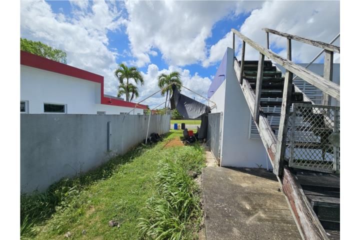 Av. San Agustín Vega Baja 00693 PR