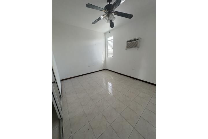 Piñas Toa Alta 00953 PR