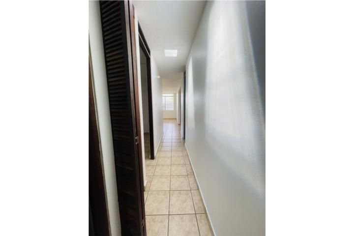 Torrimar Guaynabo 00966 PR