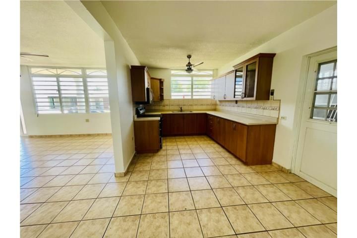 Torrimar Guaynabo 00966 PR