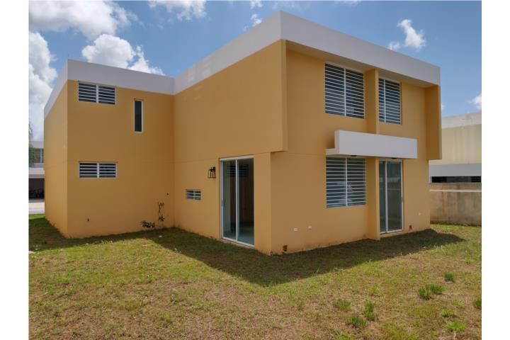 Calle Principal Luquillo 00773 PR