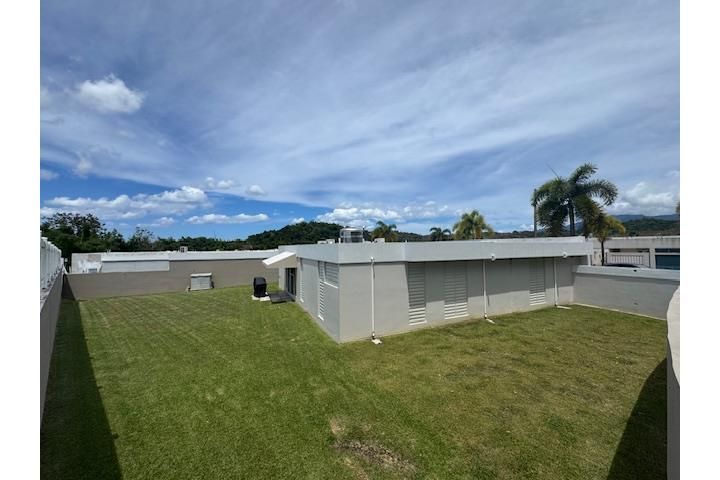 Avenida Principal Canovanas 00729 PR