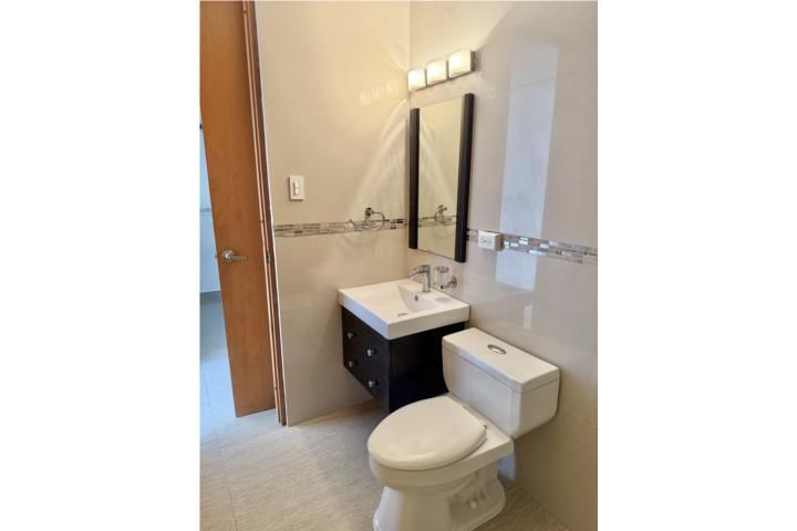 8wr2+4f8 Guaynabo 00926 PR