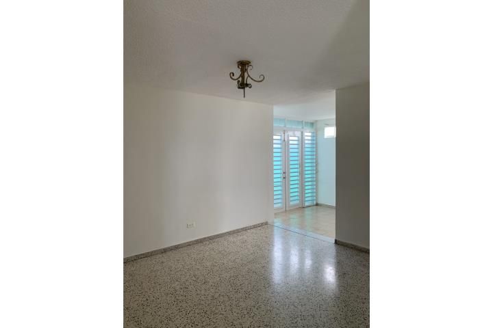 Torrimar Guaynabo 00966 PR