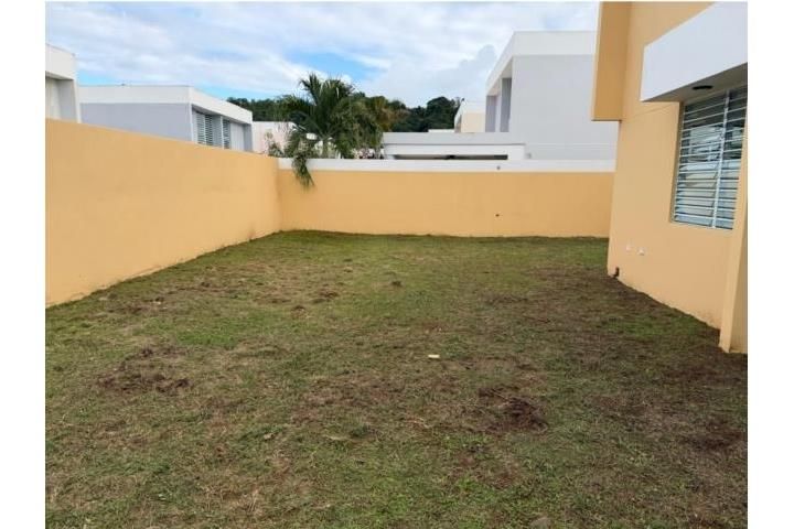 Calle Principal Luquillo 00773 PR