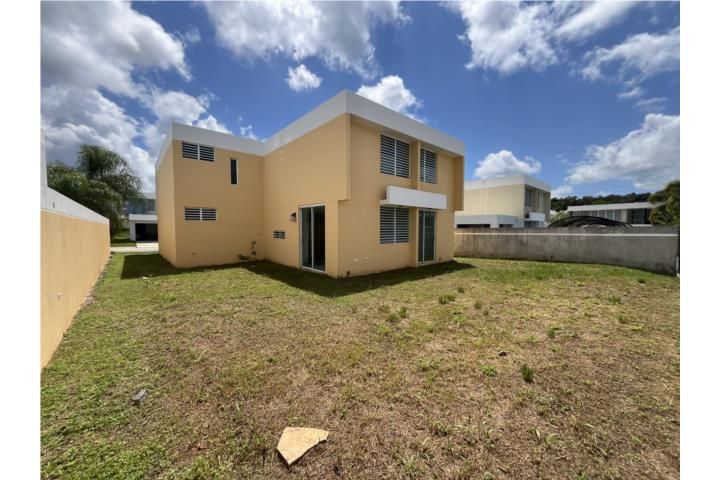 Calle Principal Luquillo 00773 PR