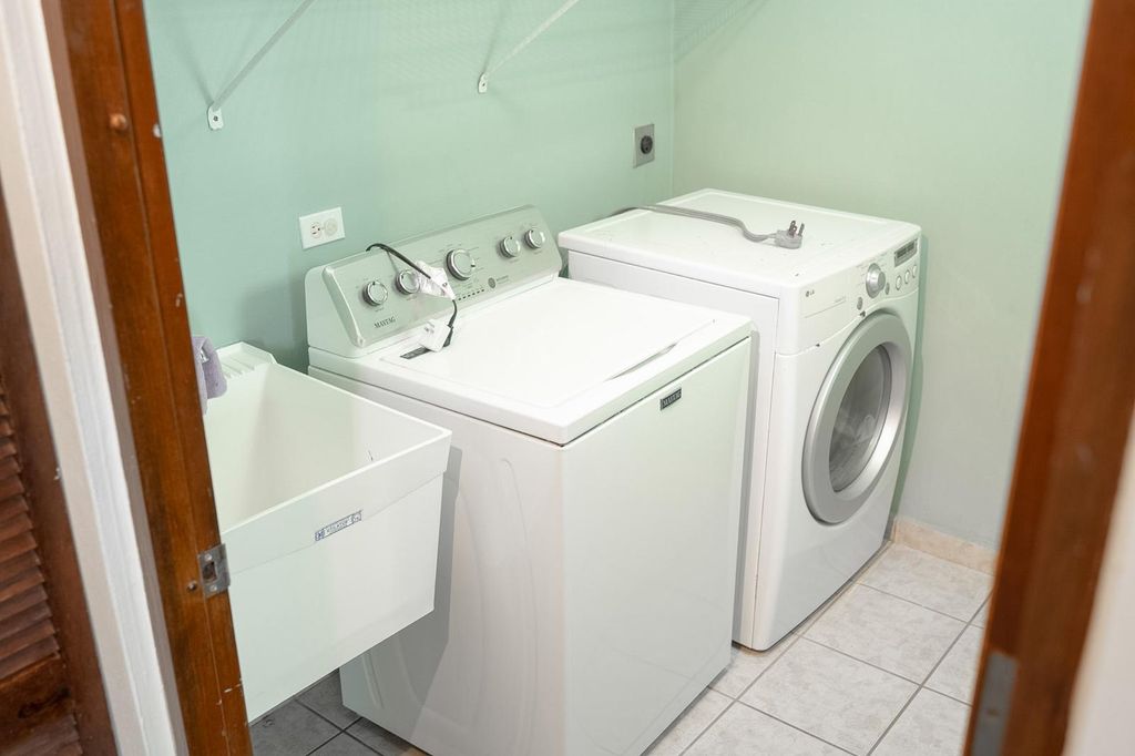 26G, Urb Las Palmas De Cerro Gordo Vega Alta 00692 PR