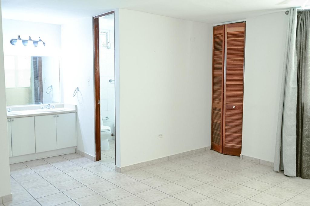 26G, Urb Las Palmas De Cerro Gordo Vega Alta 00692 PR