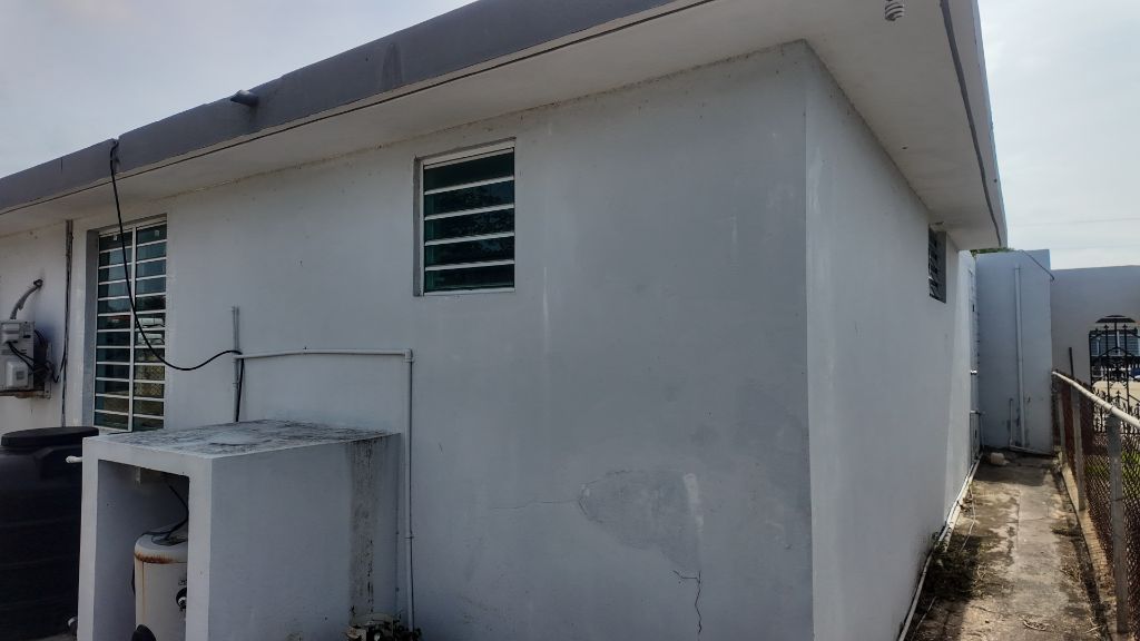Urb Medina, Calle 5 F 23, Isabela - 17