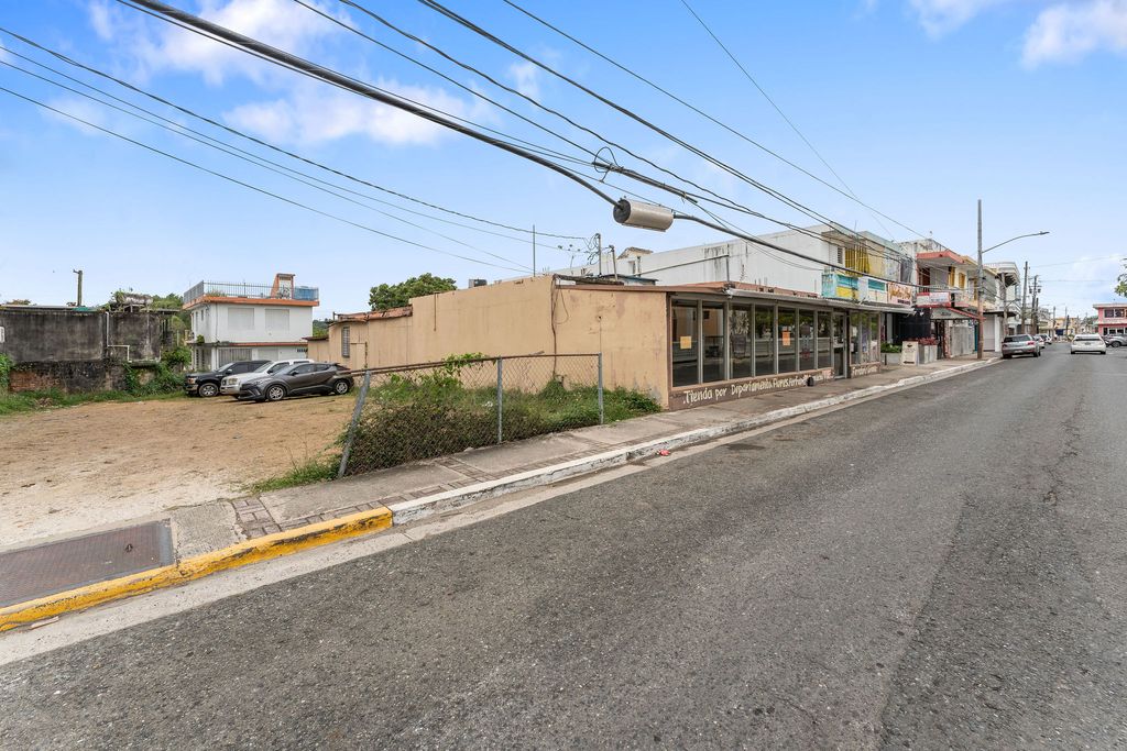 Calle La Paz  Bo Pueblo Aguada 00602 PR