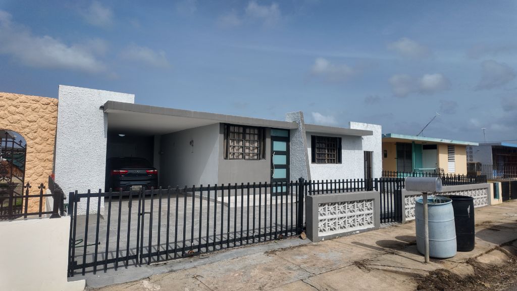 Urb Medina, Calle 5 F 23, Isabela - 16