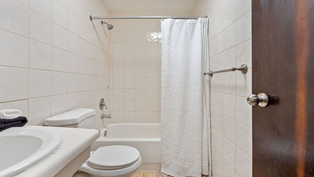 1E, Condominio Victoria Del Mar Rincon 00677 PR