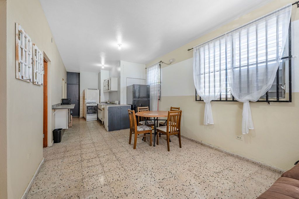 Calle 14 D9 Sector Polvorín. Cayey 00736 PR