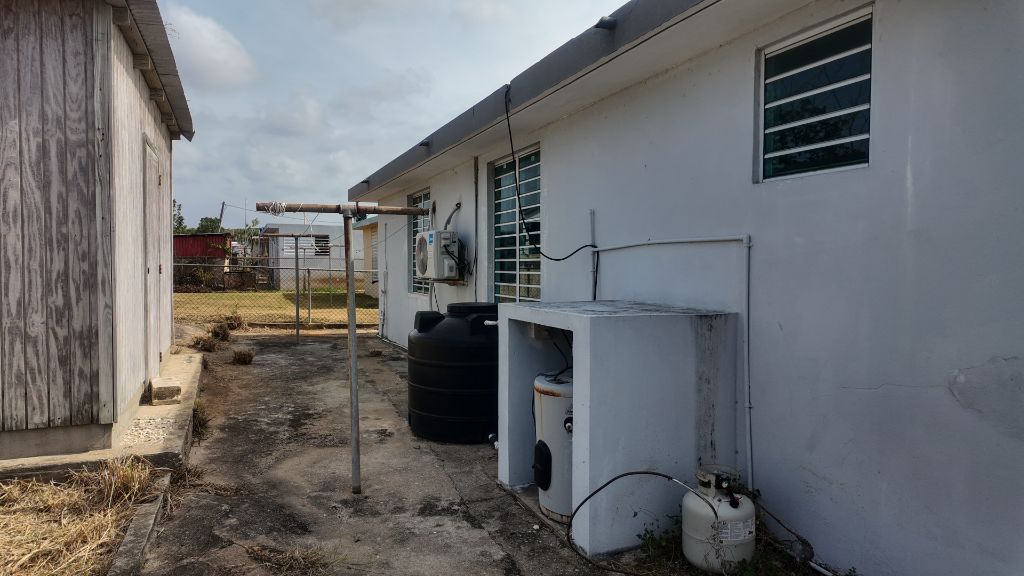 Urb Medina, Calle 5 F 23, Isabela - 20