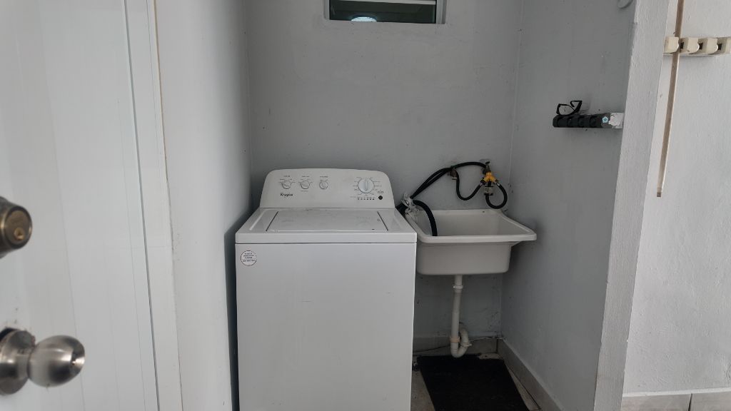 Urb Medina, Calle 5 F 23, Isabela - 18