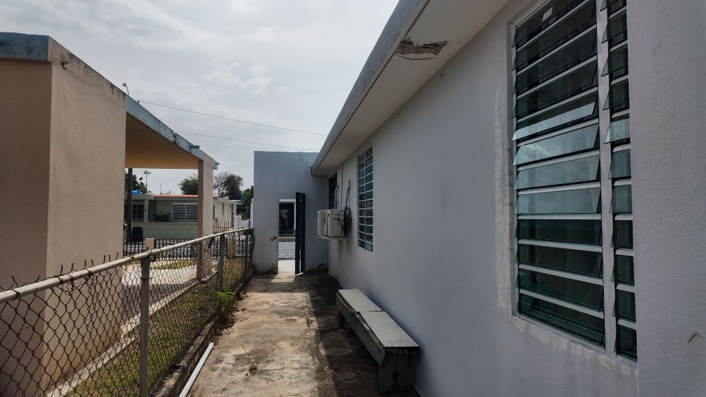 Urb Medina, Calle 5 F 23, Isabela - 19