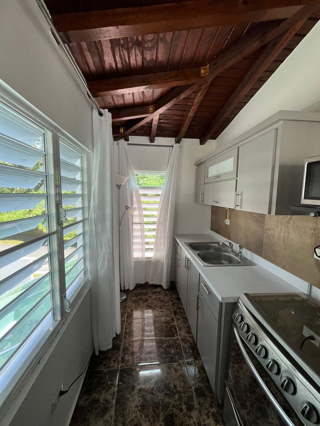 Bo Calvache- Valle Escondido Rincon 00677 PR