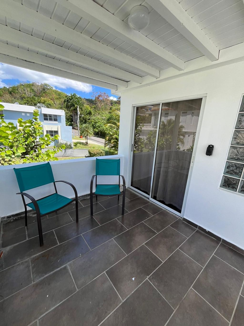 Bo Calvache- Valle Escondido Rincon 00677 PR