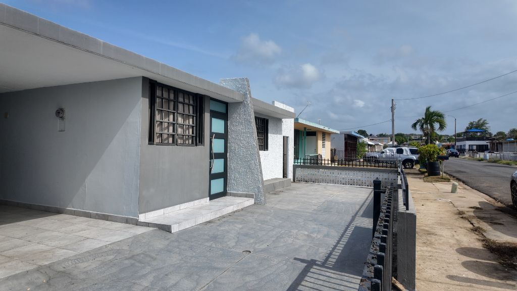 Urb Medina, Calle 5 F 23, Isabela - 5
