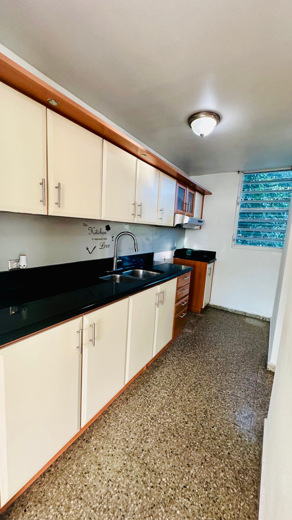 101 , Park East Bayamon 00961 PR