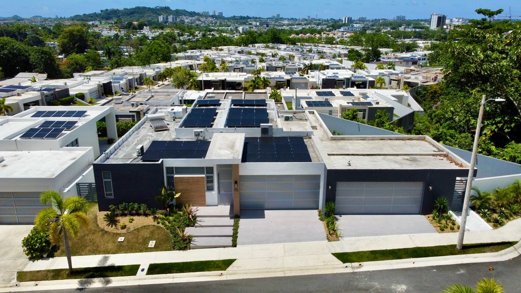 172, Urb. Las Ramblas, Calle Catalonia Guaynabo 00970 PR