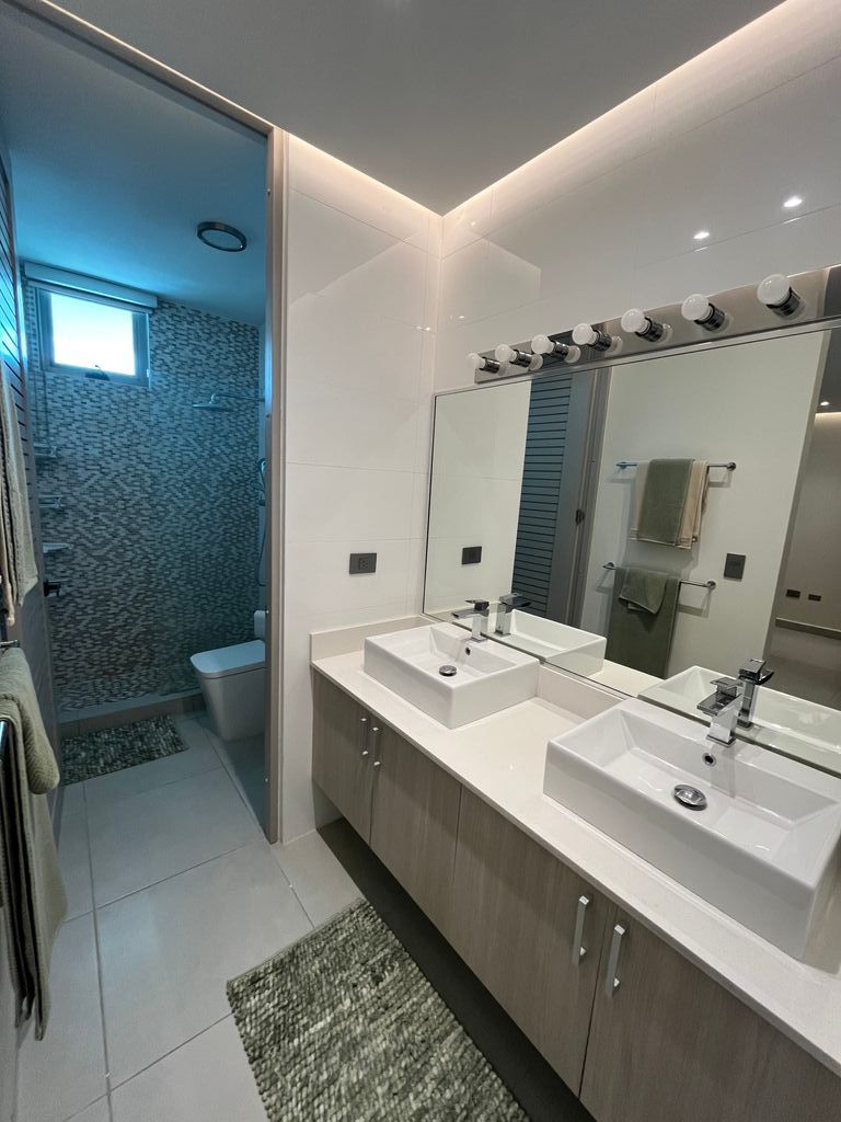 72, Urb. Riviera Court, Calle Ace Bayamon 00959 PR