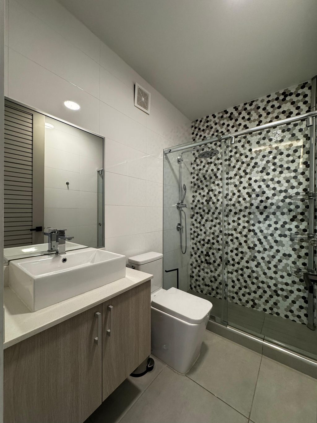 72, Urb. Riviera Court, Calle Ace Bayamon 00959 PR