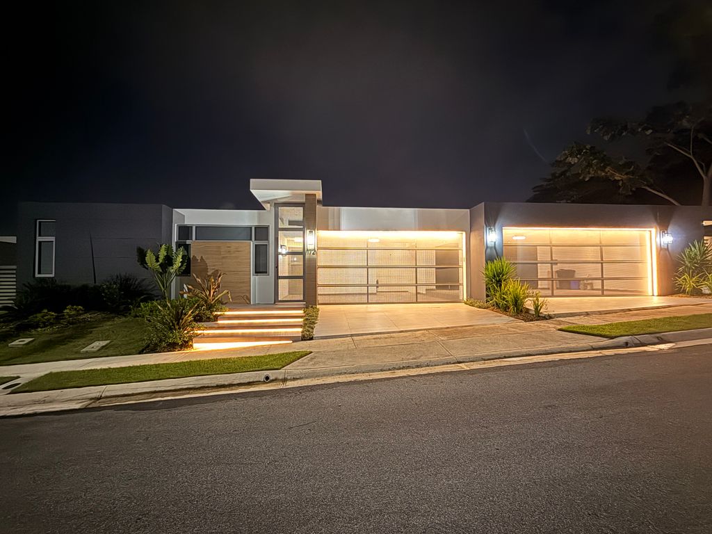 172, Urb. Las Ramblas, Calle Catalonia Guaynabo 00970 PR