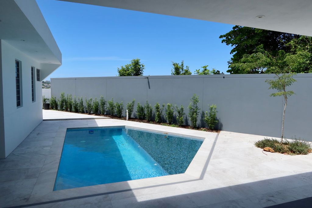 172, Urb. Las Ramblas, Calle Catalonia Guaynabo 00970 PR