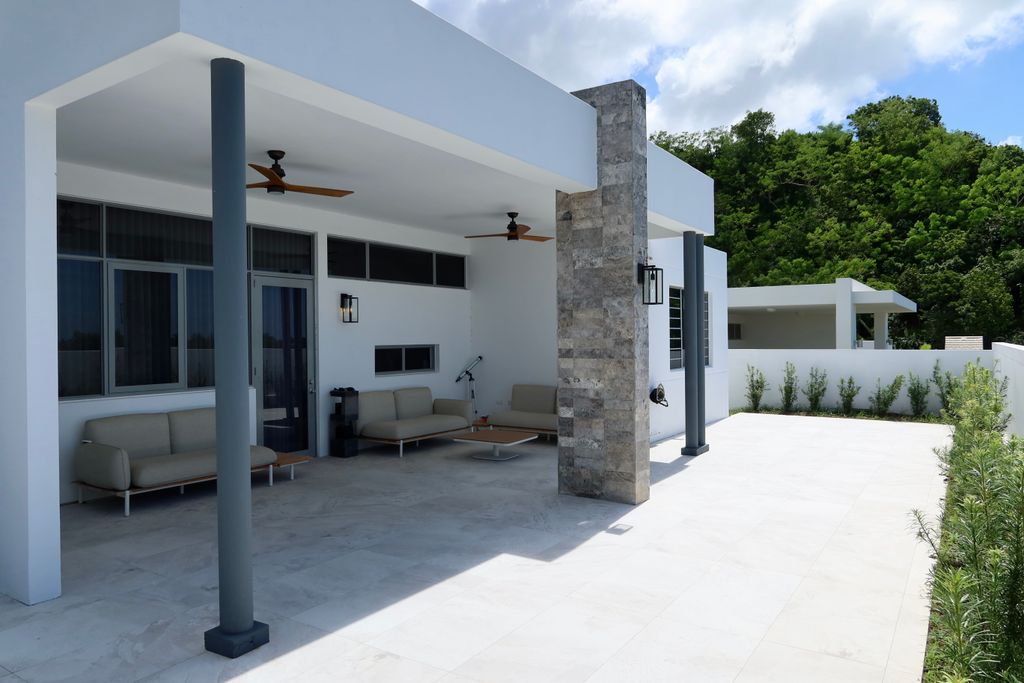 172, Urb. Las Ramblas, Calle Catalonia Guaynabo 00970 PR