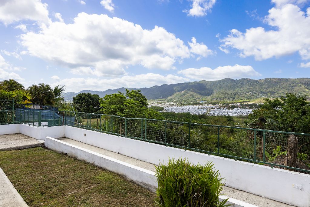 203 Los Altos , Ciudad Jardin, Gurabo - 46