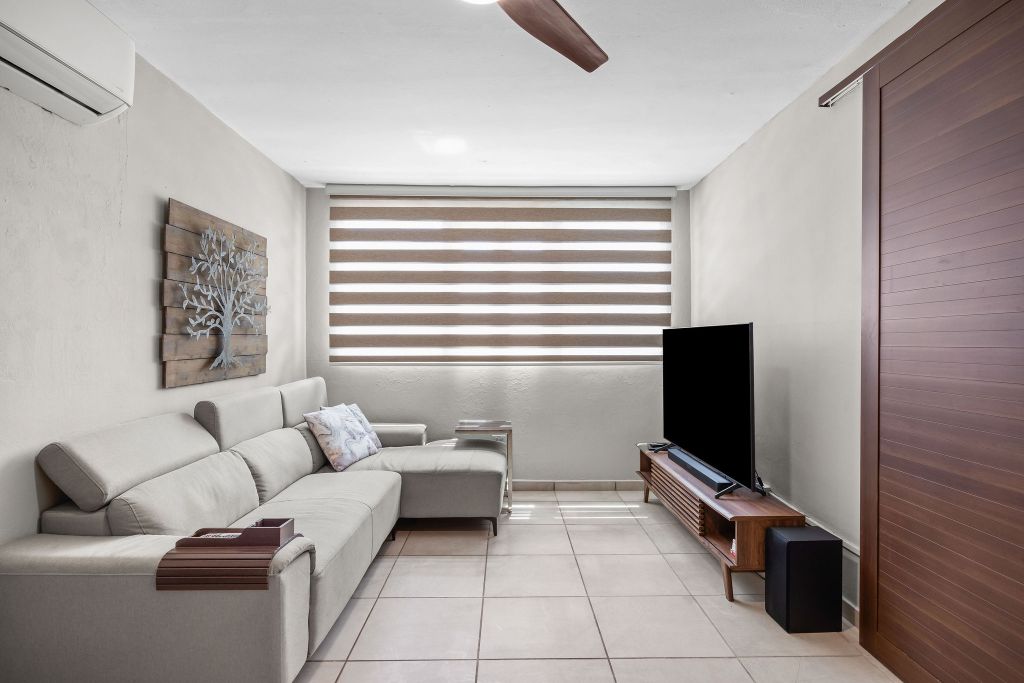 D8, Urb. Quintas Del Rio, Calle 4, Bayamon - 16