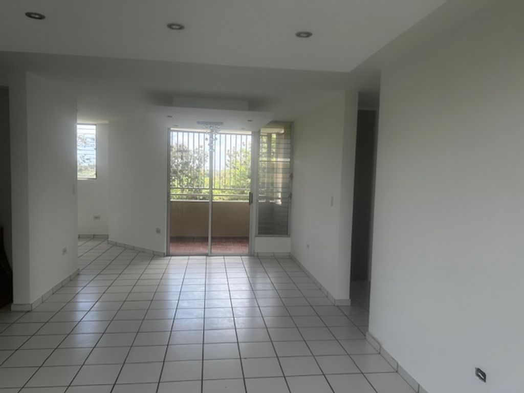 J-6, Paseo Rio Hondo I Toa Baja 00949 PR