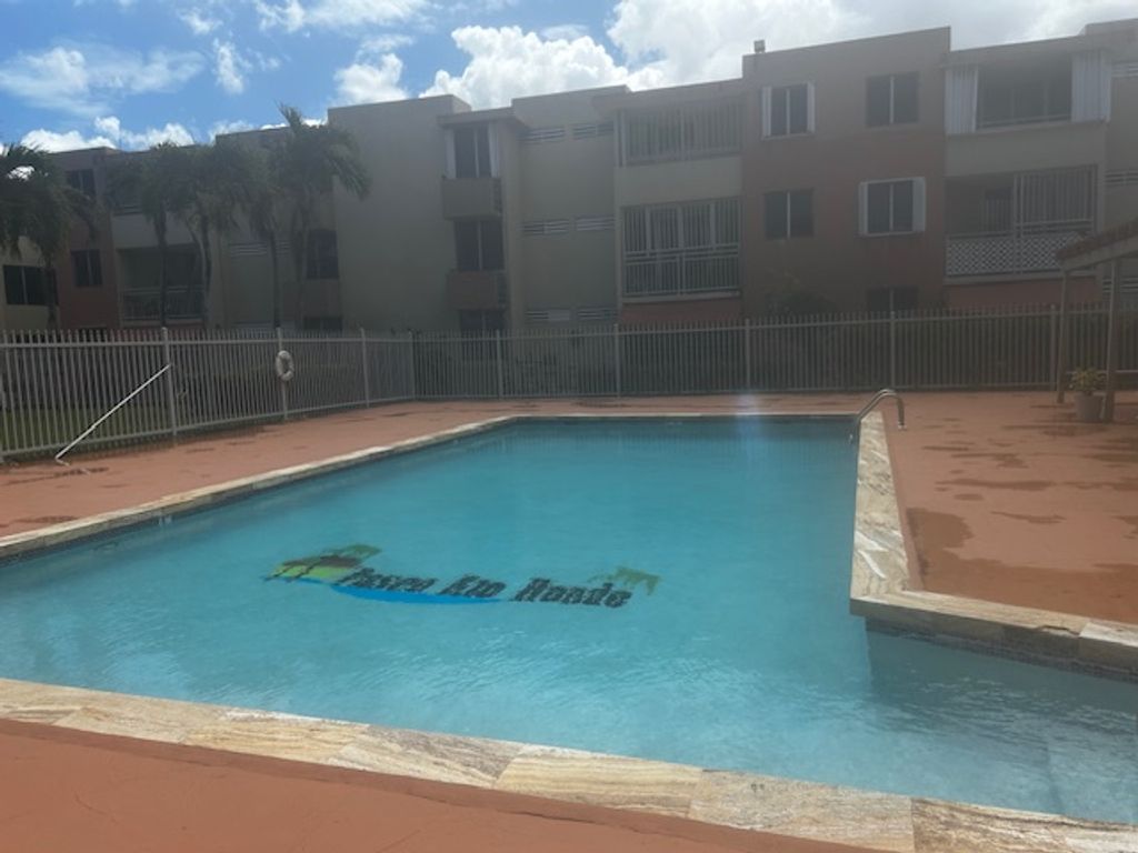 J-6, Paseo Rio Hondo I Toa Baja 00949 PR