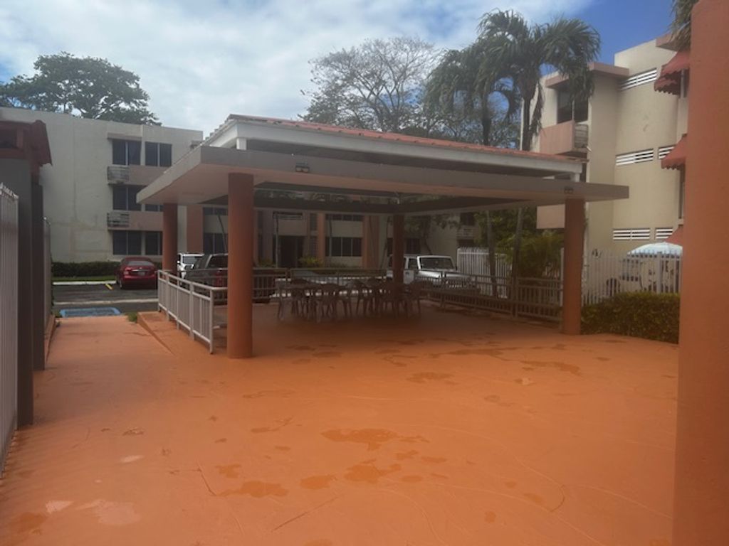 J-6, Paseo Rio Hondo I Toa Baja 00949 PR