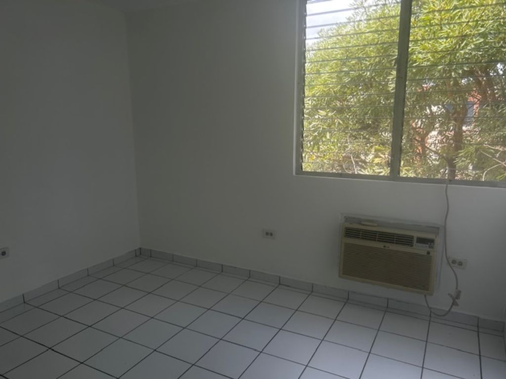 J-6, Paseo Rio Hondo I Toa Baja 00949 PR