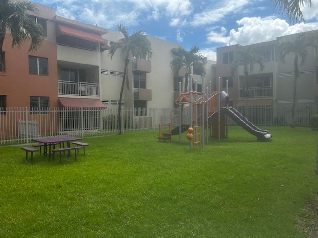 J-6, Paseo Rio Hondo I Toa Baja 00949 PR