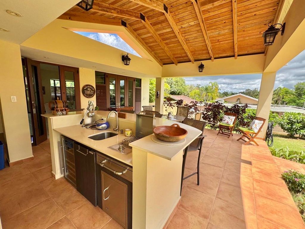 Urb. Hacienda Sabanera, Camino Gran Vista 99 Cidra 00739 PR