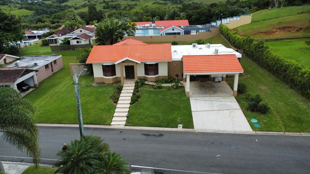 Urb. Hacienda Sabanera, Camino Gran Vista 99 Cidra 00739 PR