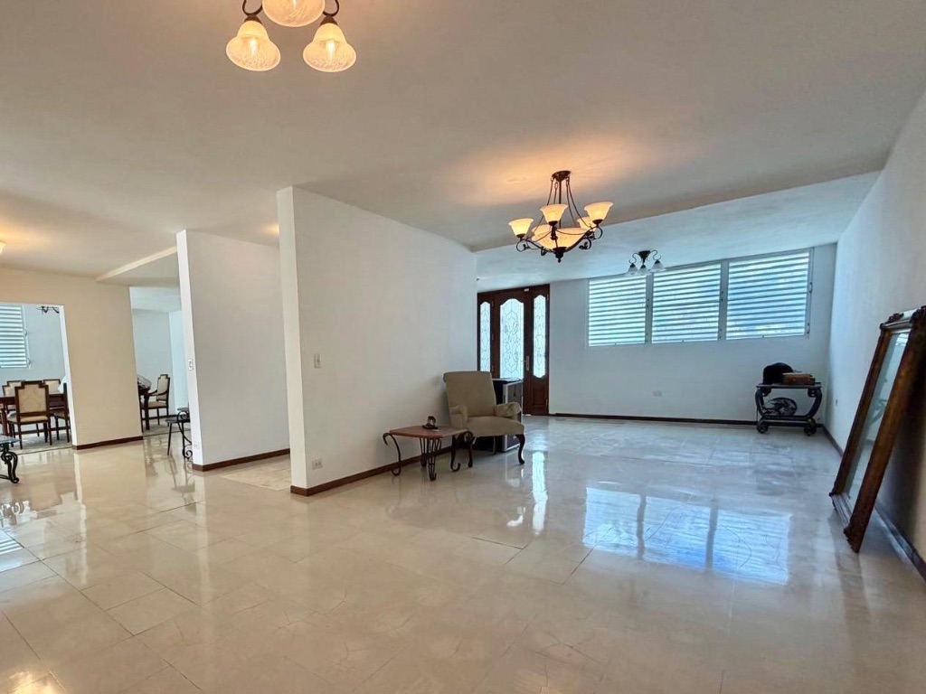 BLQ H E 183, Mar Coral, Urb. Villamar, Calle 5, Carolina - 13