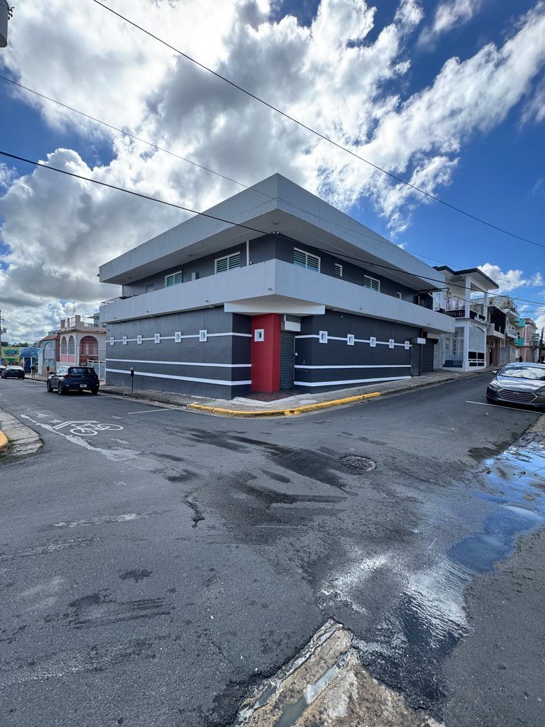 75, 75, Vizcarrondo Caguas 00725 PR