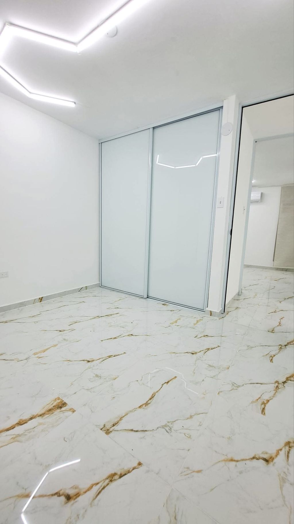 233, Ed 9 Calle Los Meritos Condominio Paseo Del Puerto Ponce 00728 PR