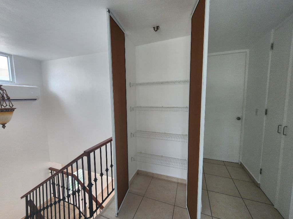 S 7, Calle Malaquita, Praderas De Navarro, Gurabo - 23