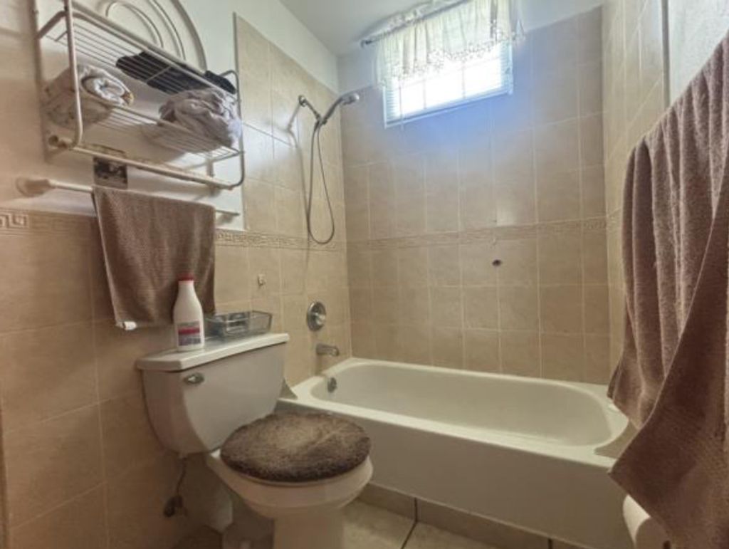 B-11, Calle Andros Las Piedras 00771 PR