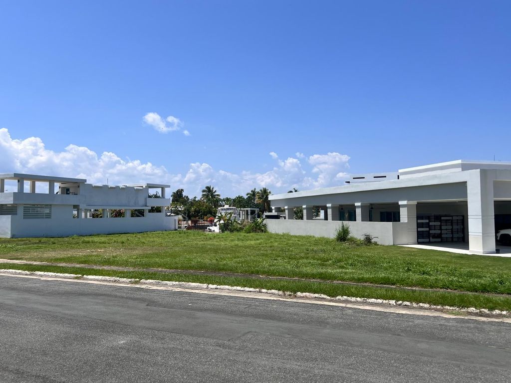 BLQ D LOT 1, Urb. Vistamar Marina Carolina 00983 PR