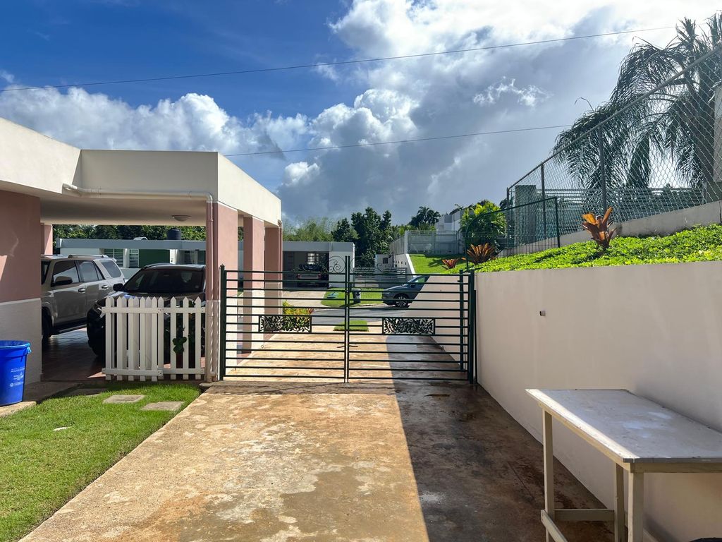 Urb. Estancias Del Río, Yaguez 46 Aguas Buenas 00703 PR