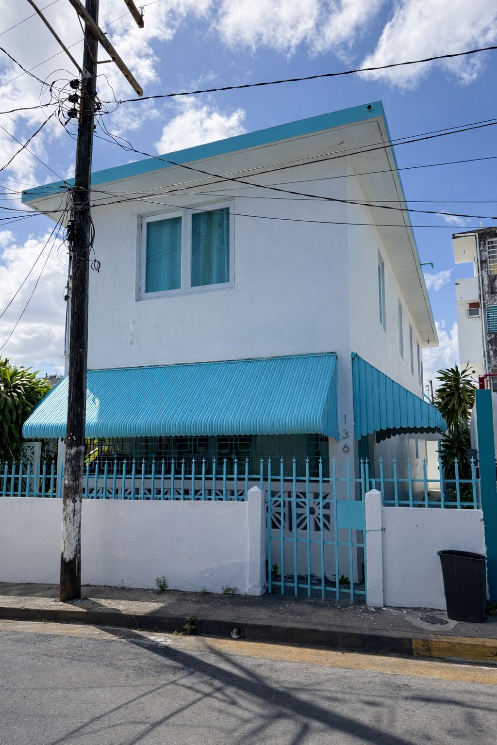 136 , Santurce, Calle Las Flores San Juan 00912 PR