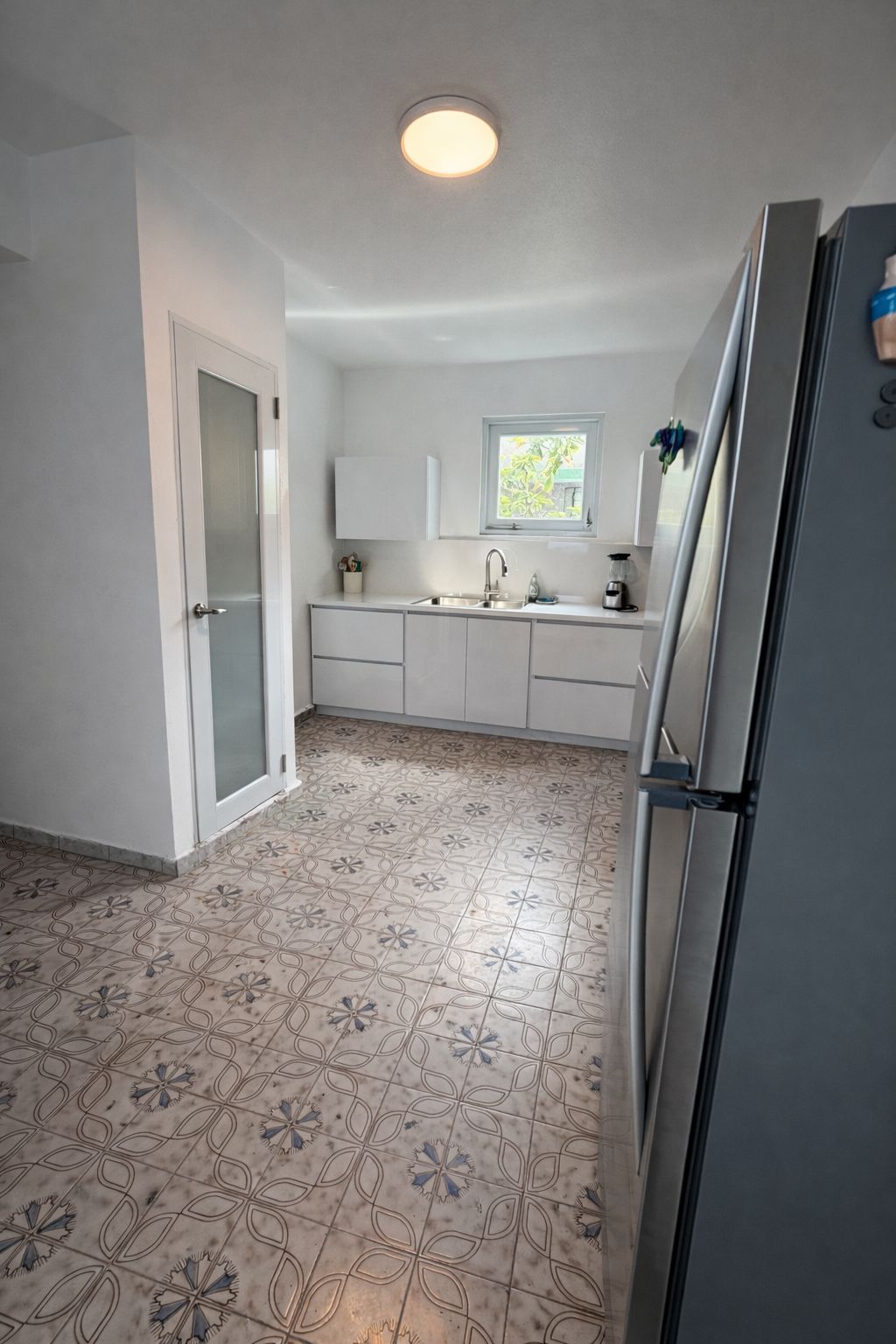 136 , Santurce, Calle Las Flores San Juan 00912 PR