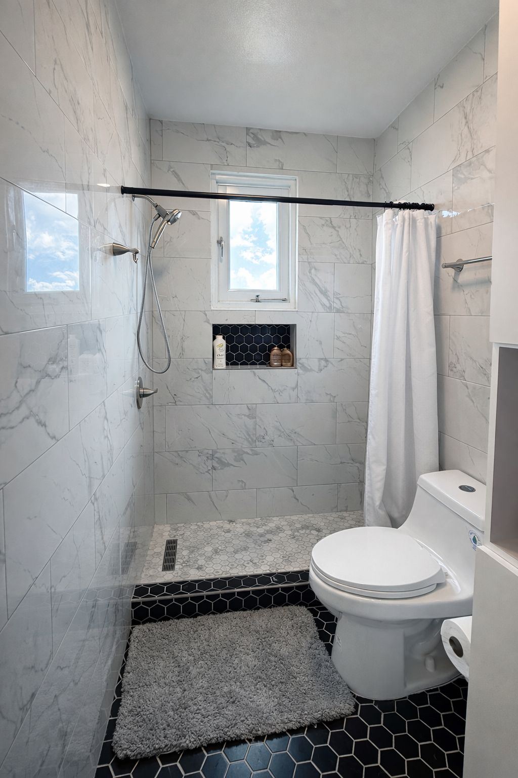 136 , Santurce, Calle Las Flores San Juan 00912 PR